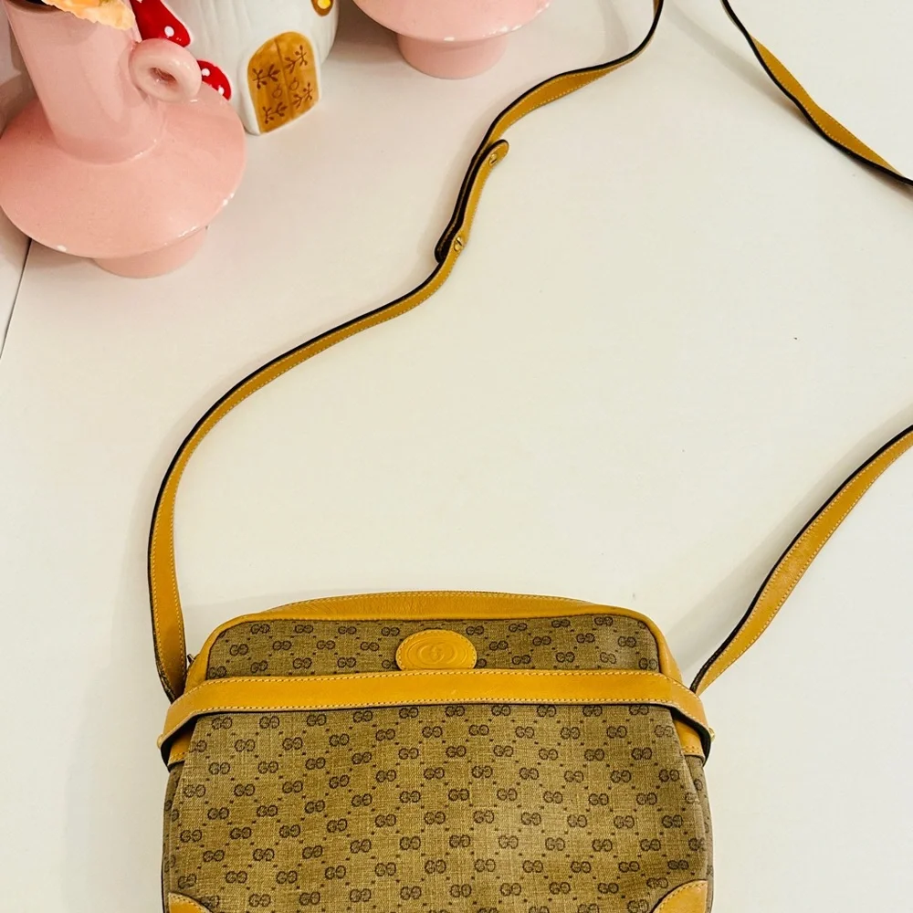 Gucci shoulder bag with iconic gg logo - Picture 5 of 16